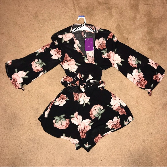 Runway Seven Floral Romper - Picture 2 of 3